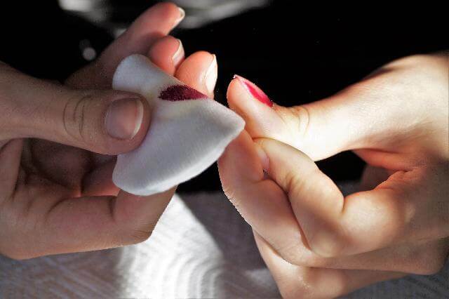 8 Most Eco-Friendly Ways To Remove Nail Polish?